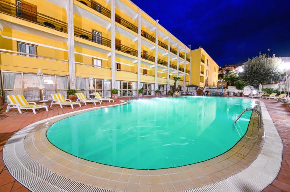 termediaugusto it offerta-giugno-vacanza-hotel-5-stelle-a-ischia 007